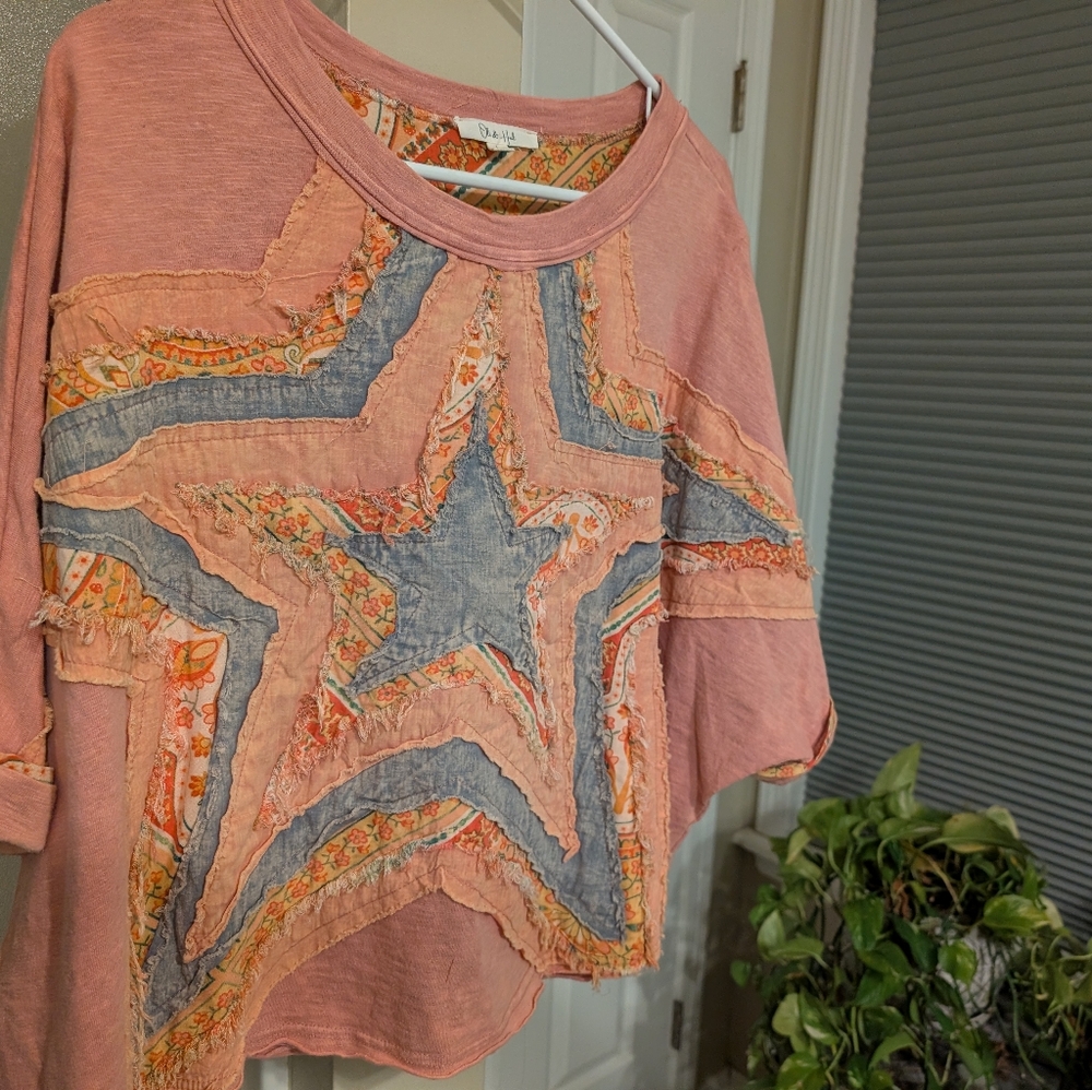 Oli & Hali ❤️ Heart  top L NWOT